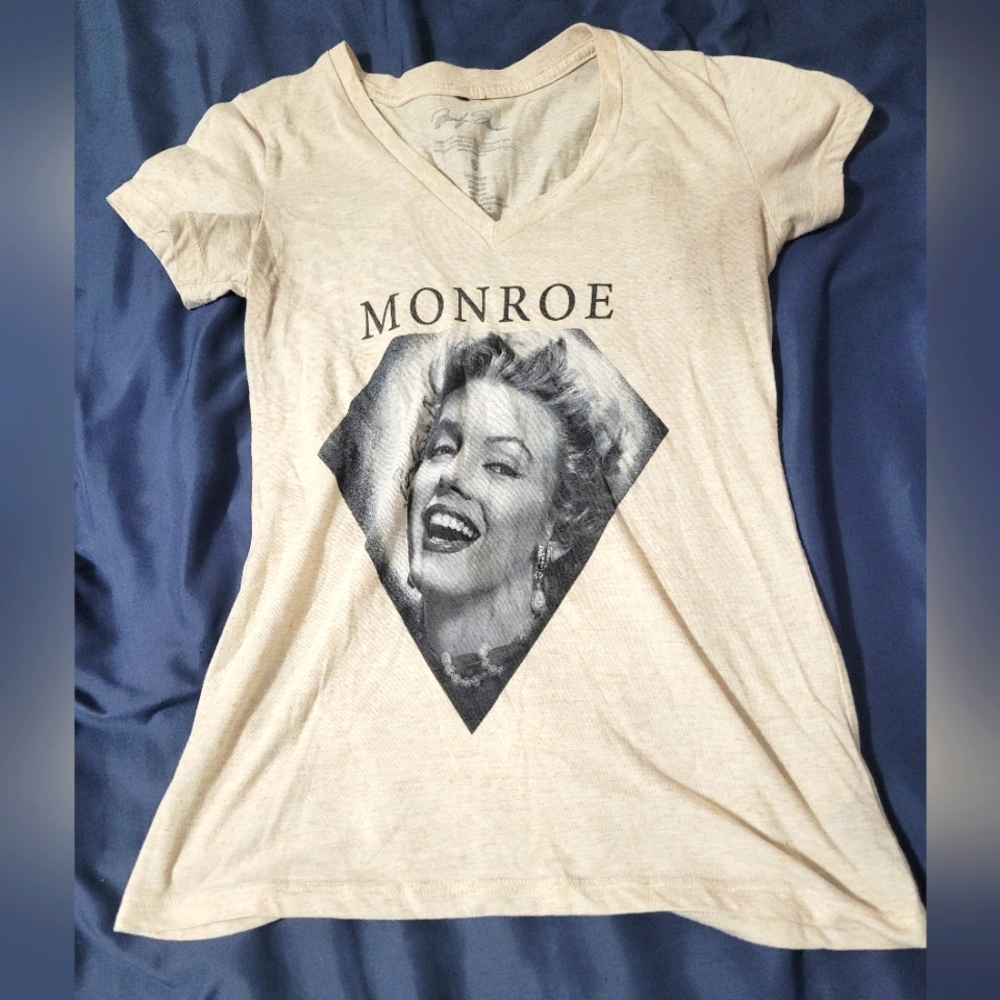Marilyn Monroe Size Small Soft Slim Fit White T-shirt Oatmeal White V Neck Top
